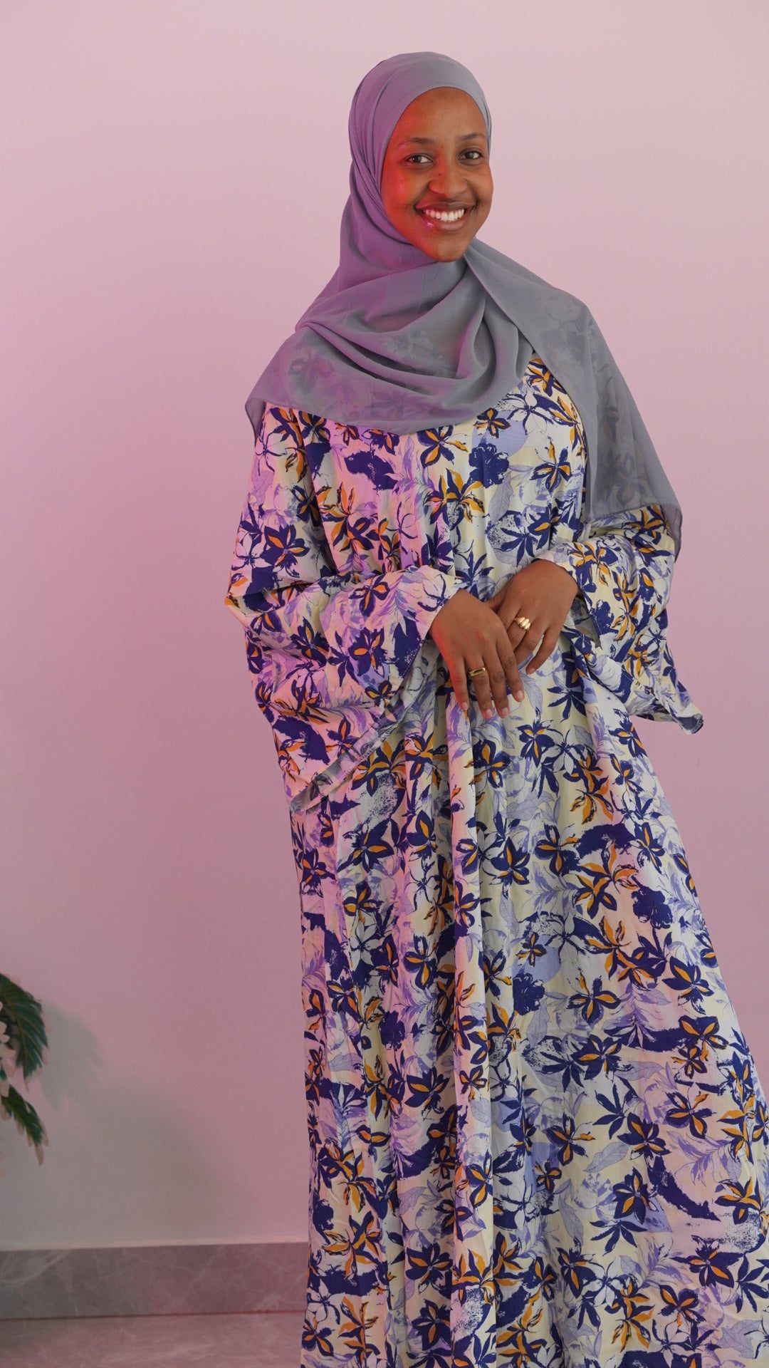 Flowy closed abaya