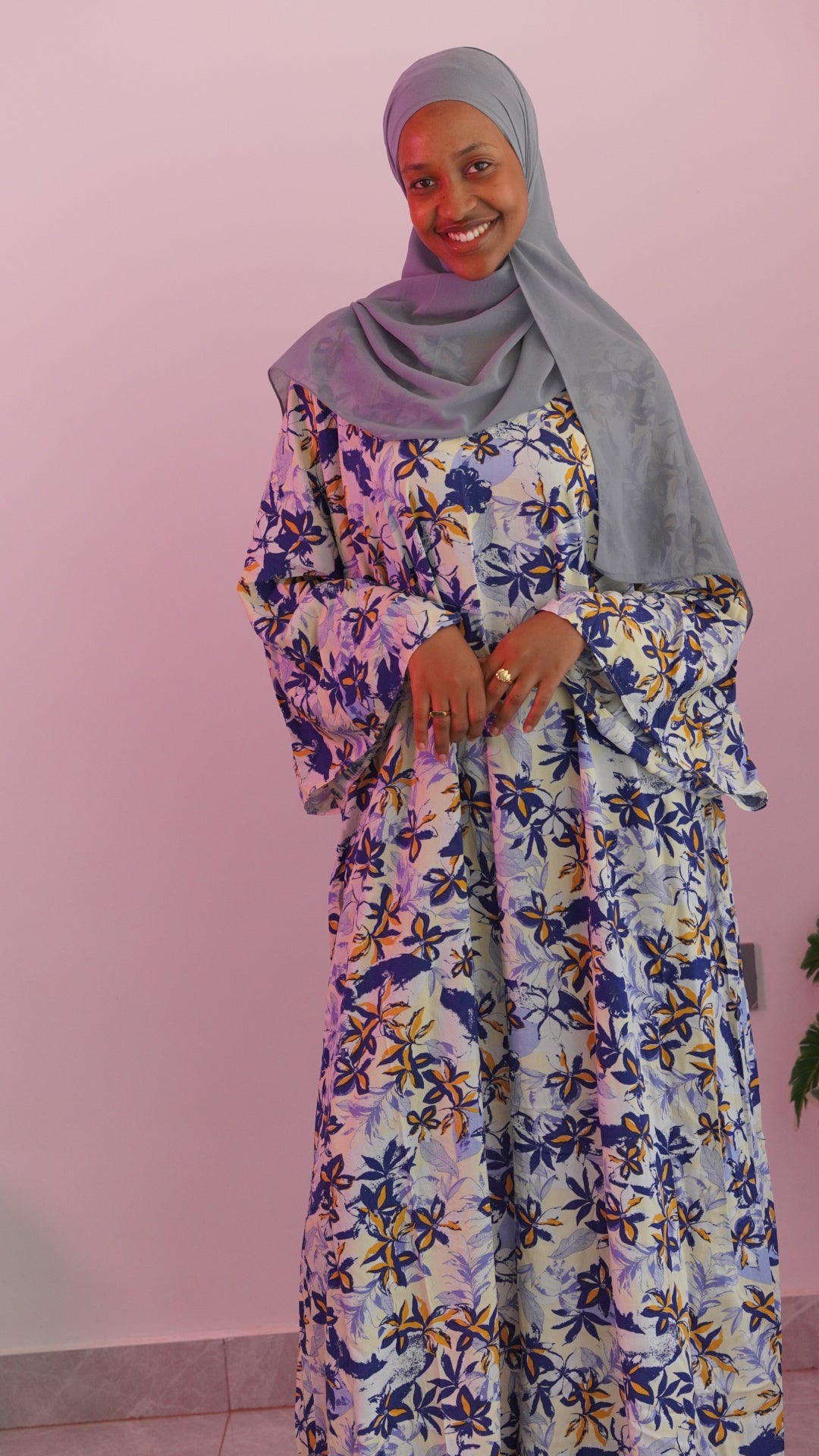 Flowy closed abaya