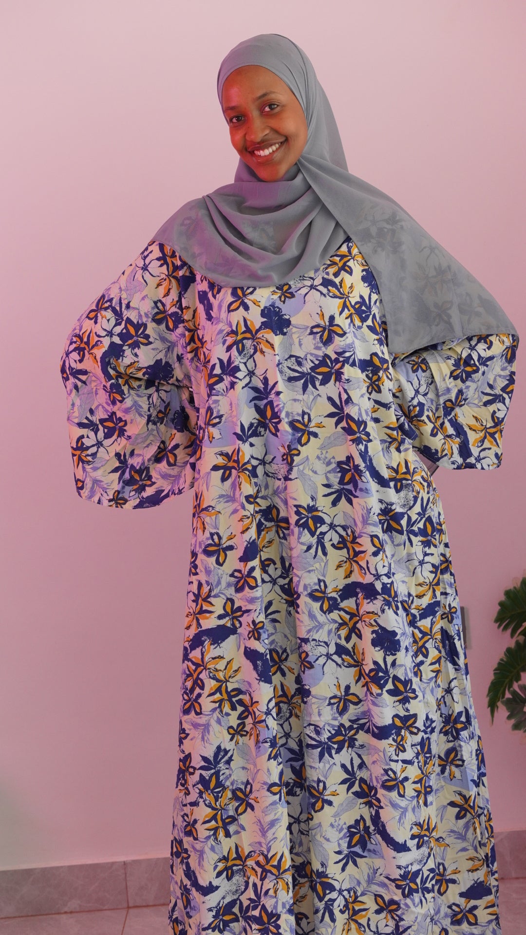 Flowy closed abaya